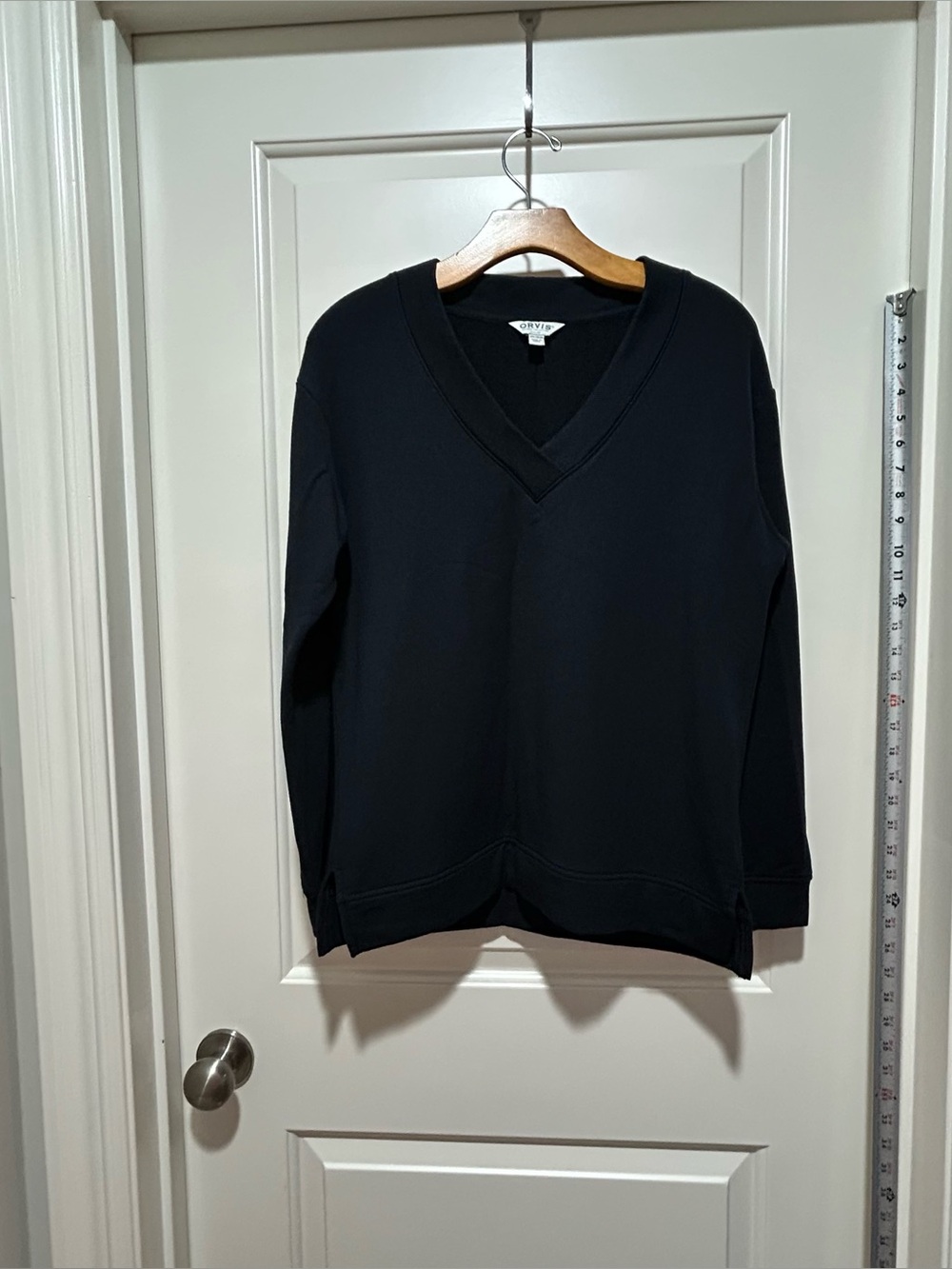 Orvis women’s size XS Classic V-Neck Sweatshirt - Blue - Split sides -LIKE NEW